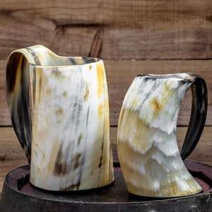 Mug en corne naturelle sculpté de fleurs, d'inspiration viking, nautique, écologique, durable, design médiéval de luxe avec une prise parfaite pour la bière - Product Image 3