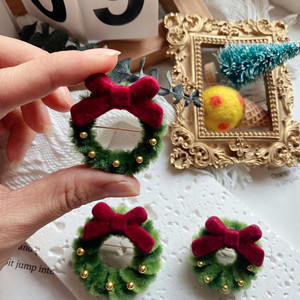 Ciondolo a Forma di Ghirlanda Natalizia all'Uncinetto, Decorazione Mini Fatta a Mano, Regalo Carino - Product Image 1