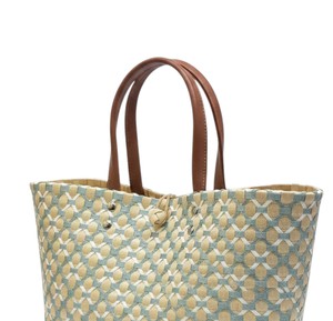 Sac à main tendance en plastique tissé géométrique vert sauge et beige, sac fait main avec bandoulière en cuir de haute qualité, sac fourre-tout pour femme pour les vacances - Product Image 2