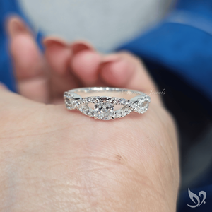 แหวนเพชรทรงคุชชั่นรูปไข่ 0.5 กะรัต ฝังเพชรแบบพาเว่ วงแหวนทองคำขาว 10K รับรองโดย IGI สำหรับเจ้าสาว - Product Image 3