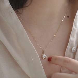 Collar de Plata de Ley 925 de Lujo con Diseño de Rosa, 1.00 CT, Corte Brillante, Zirconia Cúbica Engastada en Bisel, Colgante de Diamante, Regalos de Compromiso - Product Image 3