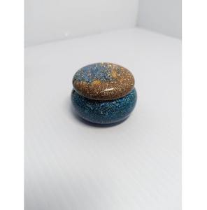 Pot en résine fait main contemporain avec couvercle, élégant récipient de rangement pour la cuisine, le thé, le café, les bonbons, la décoration de la maison - Product Image 6