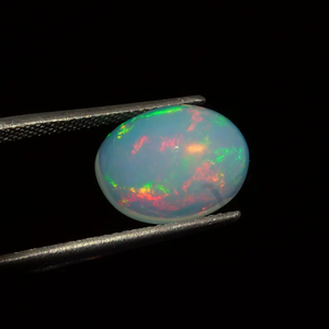 โอปอลสีขาวธรรมชาติแบบคาโบชอง 3.30 กะรัต รูปไข่ พลอยเอธิโอเปีย มีการเปลี่ยนสี เหมาะสำหรับทำเครื่องประดับ - Product Image 5