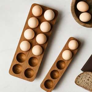 Nouveau support à œufs en bois durable au fini naturel, plateau à œufs rustique en bois, utilisable dans la cuisine et le réfrigérateur - Product Image 1