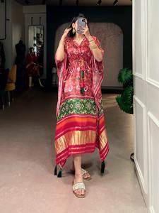 Vêtements ethniques indiens en soie Gaji pure, kaftan oversize, le meilleur choix pour une robe d'été, idéal pour les occasions décontractées ou spéciales, Kurtis. - Product Image 4