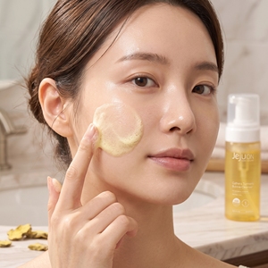 Limpiador Facial en Espuma de Cúrcuma JEJUON Cuthera 150ml - Control de Grasa y Limpieza de Poros con Extracto de Centella y Hoja de Loto, Vegano, para Todo Tipo de Piel - Product Image 3