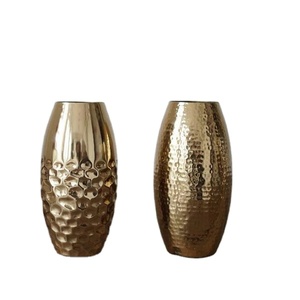 แจกันดอกไม้อลูมิเนียมค้อนดีไซน์ทันสมัยสำหรับตกแต่งโต๊ะแต่งงานห้องนั่งเล่นในร่มใช้ในบ้าน - Product Image 1