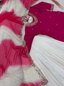 Ensemble Kurta Palazzo en crêpe français brodé pour femmes avec dupatta en organza – Tenue de soirée ethnique de créateur - Product Image 4