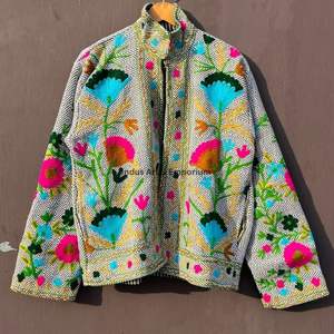 Chaqueta de algodón Suzani hecha a mano en India, chaqueta corta bordada a mano, abrigo unisex, chaqueta corta Suzani hecha a mano - Product Image 4