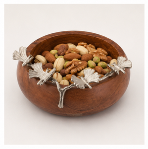 Bol de service artisanal en bois de manguier finition noyer avec accent en branche de ginkgo et papillon plaqué argent pour décoration intérieure ou centre de table - Product Image 2