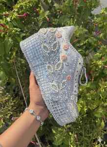 Zapatillas de Lona de Caña Alta con Perlas Rosas y Blancas de Moda para Mujer, Zapatos de Novia con Pedrería Hechos a Mano, Calzado Deportivo para Fiesta - Product Image 3