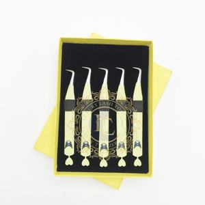 Pince à épiler pour extension de cils Méga volume, revêtement en papier jaune, cœur sur fond, pince à épiler durable à poignée diamantée - Product Image 1