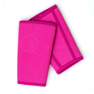 Personnalisable, fabriqué avec un tissu durable pour une utilisation à long terme, cette genouillère soutient les mouvements tout en réduisant la douleur. - Product Image 4