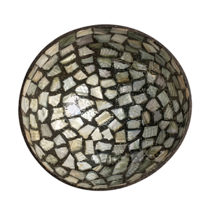 Bol en coquille de noix de coco avec texture gravée élégante, construction éco-responsable, finition lisse et polie pour cuisines - Product Image 1