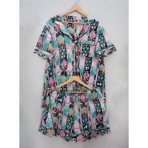 Conjunto de Pijama de Verano 100% Algodón Puro, Elegante y Clásico, con Estampado a Mano, Pantalones Cortos Tipo Canguro con Bolsillos, Suave y Transpirable - Product Image 1