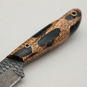 Couteau de chasse, de camping et de bushcraft à lame fixe en acier carbone, fait main sur mesure, avec manche hybride bois-résine, vente en gros OEM - Product Image 4