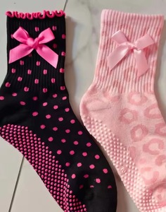 Chaussettes de yoga à volants de haute qualité avec logo personnalisé, antidérapantes pour la danse et le Pilates, nouvelle collection, design mignon avec nœud - Product Image 5