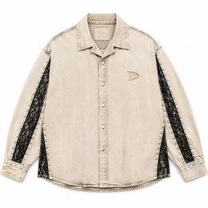 Chemise en denim crème avec empiècements en dentelle noire, rivets perlés et insignes brodés, coupe ample, style rétro années 90, streetwear skate - Product Image 3