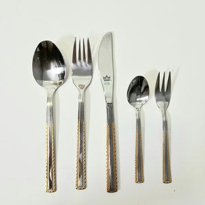Juego de Cubiertos de Diseño Artesanal Moderno y Elegante de Acero Inoxidable Plateado con Acabado Espejo, Regalos Empresariales, Cuchara para Servir y Tenedor - Product Image 1