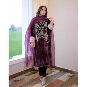 BORDADO DE TERCIOPELO A LA MODA SECUENCIA DE ENCAJE TRABAJO FONDO SUPERIOR CON VINO DUPATTA - Product Image 1