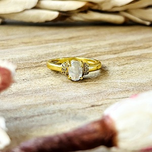 Bague en laiton plaqué or 18 carats pour femme, design tendance, minimaliste, avec pierre de lune, style bohème, solitaire délicat, bagues célestes, vente en gros/OEM - Product Image 1
