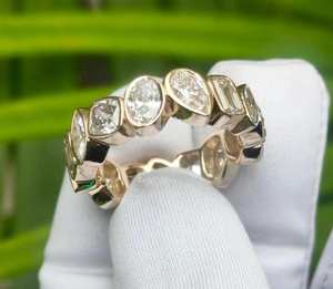 Anillo de promesa de moissanita premium con corte de diamante en múltiples formas para unisex, plata 925 original con baño de oro, joyería moderna personalizable. - Product Image 1