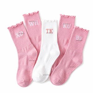 Chaussettes de yoga antidérapantes pour femmes avec logo brodé personnalisé, longueur mi-mollet, en mélange de coton tricoté, style à volants, écologiques pour le quotidien - Product Image 1