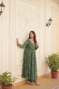 Nuevo Vestido Anarkali Tradicional Indio de Rayón para Mujer, Diseño de Fatema, Traje de Georgette Sintética con Estampado de Lámina y Dupatta Elegante - Product Image 2