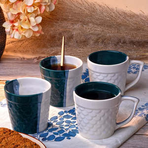 Tazas de Té de Porcelana con Diseño de Escamas de Pez y Profundidades Oceánicas (Juego de 4) Juegos de Té y Café Clásicos de Lujo para Cafetería, Bar y Sala de Estar - Product Image 1