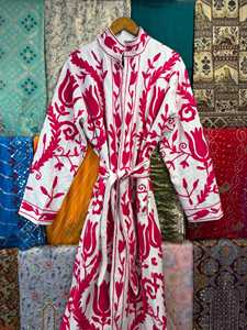 Chaqueta Kimono de Algodón Suzani con Bordado Floral a Mano, Estilo Boho, Prenda Exterior India con Cierre de Cordón - Product Image 3