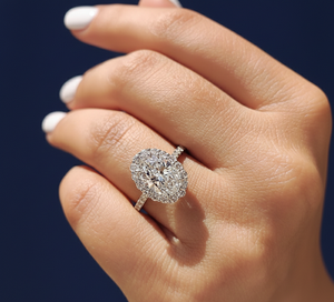 Anillo de Compromiso Ovalado con Halo de Diamantes Cultivados en Laboratorio, Certificado por IGI, 2.76ct, Oro Blanco con Baño de Rodio, VVS2, Color F, para Boda - Product Image 6