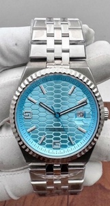 Montre de sport pour homme en acier inoxydable, 42 mm, cadran hexagonal bleu, cristal saphir, mouvement à quartz analogique, résistante à l'eau 10 bars - Product Image 1