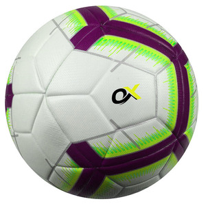 Ballon de football gonflable léger en cuir PVC/PU thermocollé de haute qualité, écologique, avec vessie en butyl, fabriqué par Oxva Industries - Product Image 5