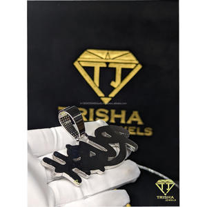 Colgante Personalizado con Nombre 'RUSH' en Diamantes Moissanite VVS, Plata de Ley 925, Estilo Hip Hop, por Trisha Jewels - Product Image 6