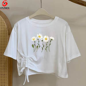 Camiseta Corta con Estampado Floral Vintage para Mujer, Manga Corta, Cuello Redondo y Logotipo y Diseño Personalizados - Product Image 3
