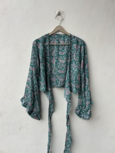 Haut court en soie confortable à manches cloche pour femme, style indien, avec manches longues - Product Image 3