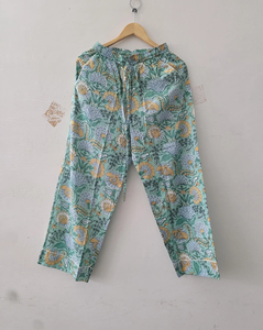 Ensemble pyjama deux pièces pour femme, élégant, vert sauge, en coton tissé, imprimé floral Sanganeri, respirant - Product Image 3