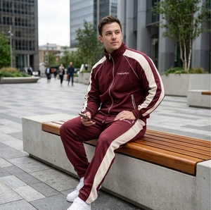 Conjunto Deportivo para Hombre Color Crema y Granate, Chaqueta con Cierre y Pantalones Jogger con Paneles en Contraste, Ropa Deportiva ONEAPEX, Venta al Por Mayor Personalizada - Product Image 5