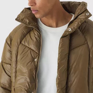 Chaqueta Corta de Invierno para Hombre, Tendencia Actual, Chaqueta Acolchada Marrón Brillante con Cuello de Broche, Acolchado Aislante, Cierre Frontal con Cremallera, Hecha de Lona - Product Image 2