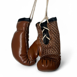 Llavero de Guantes de Boxeo con Logotipo Personalizado, Diseño de Oso en Cuero de Calidad, Hecho con Estilo y Acero Inoxidable - Hecho en Pakistán - Product Image 5