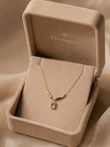 Collar Minimalista con Colgante de Aleación Chapada en Oro de 10K, Circonita Cúbica con Corte Esmeralda, Cadena con Perlas de Agua Dulce para Mujer, Uso Diario - Product Image 5