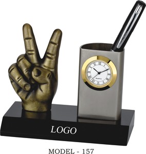 Trophée décoratif en métal avec artisanat de qualité supérieure, portable et personnalisable par gravure - Product Image 1