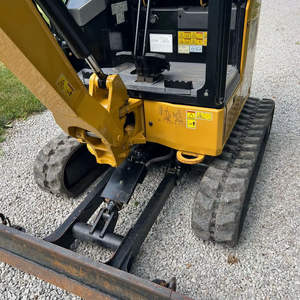Mini-excavatrice sur chenilles CAT 301.7 CR de 1,8 tonnes, modèle 2022, disponible à prix d'usine. - Product Image 2