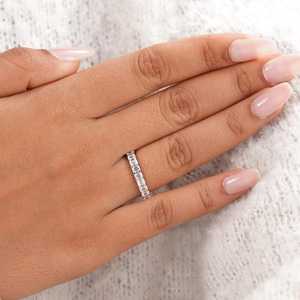 Anillo de media eternidad con moissanita de corte esmeralda, plata 925, ideal para propuesta, regalo de compromiso o boda, ¡muy vendido! - Product Image 2