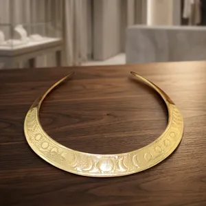 Collar Hasli de Latón Hecho a Mano por UDGEMS |   Gargantilla Abierta Chapada en Oro |   Collar Tradicional Tribal de Latón |   Colgante de Moda - Product Image 1