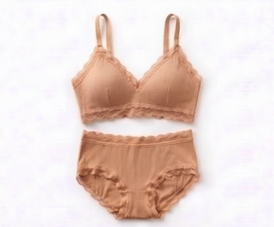 Ensemble soutien-gorge sans armatures et culotte bikini beige pour femme, avec dentelle, taille mi-haute, sans couture, en tricot de spandex, motif uni, séchage rapide - Product Image 1