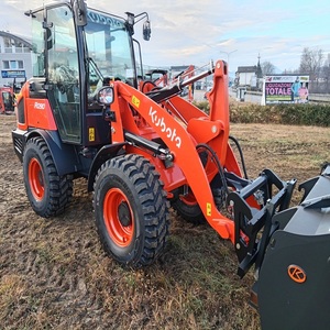 Cargadora de ruedas Kubota diseñada para cargas de trabajo exigentes, que ofrece una gran capacidad de elevación, eficiencia en el consumo de combustible y larga duración. - Product Image 3