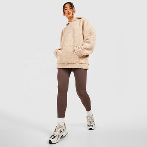 Sweat-shirt à capuche oversize personnalisé pour femme en polaire Teddy, à manches longues, brodé de strass, épais et chaud pour l'hiver - Product Image 1