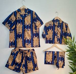Ensemble de pyjamas assortis pour la famille à imprimé tigre |   Chemise et short à manches courtes à imprimé animal bleu |   Ensemble coordonné été pour couples et enfants. - Product Image 1
