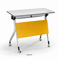 Table de formation mobile avec panneau de discrétion jaune et roulettes, plateau gris clair pour bureaux, salles de réunion et espaces d'apprentissage